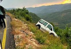Yağış nedeniyle yoldan çıkan araç uçuruma düşmekten son anda kurtuldu