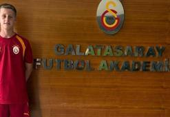 Urla Belediyesporlu genç futbolcu Galatasaray'a transfer oldu