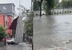 Adana'da sağanak ve kuvvetli rüzgar! Yollar dereye döndü, çatılar sokağa düştü