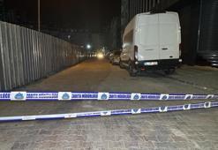 Sultangazi'de korkulu gece: Toprak kaydı, sokak kapatıldı