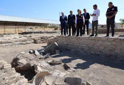 Elazığ'da çiftçi tarlasına fidan dikerken fark etti! 84 metrekarelik mozaiğin altı dev bir Roma yerleşimi çıktı