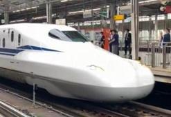 Japonya'da raylarda otları temizleyen işçilere hızlı tren çarptı