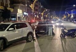 Manevra yapan otomobile çarpan motosiklet sürücüsü yaralandı