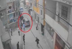 İki aile arasında çıkan kavgada otomobilini kalabalığın üzerine sürdü