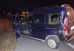 Motosiklet hafif ticari araca arkadan çarptı