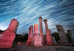 Bin yıllık sütunlar yıldızlarla dans ediyor: Artemis Tapınağı üzerinde samanyolu şöleni!