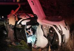Takla atan otomobilin hurdaya döndüğü kazada 2 kişi yaralandı
