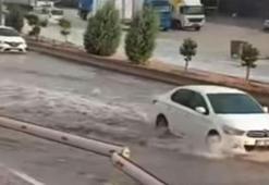 Fırtına etkili oldu sağanak yağış cadde ve sokakları göle çevirdi
