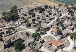 Gökçeada'da zamanın durduğu köy: 250 yıllık hayalet Dereköy havadan görüntülendi