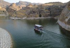 Hasankeyf'i 8 ayda 52 bin kişi ziyaret etti: Ilısu Baraj Gölü'ndeki tekne turlarına binlerce turist akın etti!