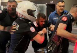 Kavga sonrası biri oynayarak, diğeri zorla gözaltına alındı