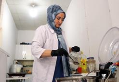 Gaziantep'te kadın girişimci hobisini mesleğe dönüştürdü! Yöresel yemekler yapıp 3 kızını üniversitede okutuyor