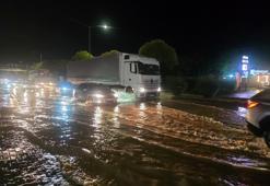 Ordu'da kuvvetli sağanak yağış ulaşımı felç etti
