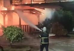 Adana’da Seyhan Nehri üzerindeki asma yaya köprüsünde yangın! Ekipler müdahale etti