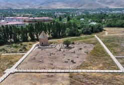 1000 adet bulundu, yalnızca birinde imza vardı: Van'ın Gevaş'ında tarih dile geldi