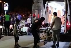 Elektrikli motosiklet ile otomobil çarpıştı 3 kişi yaralandı