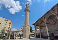 Erzurum'da 450 yıllık sırrın tek nedeni rüya! Camide müezzin gerçeği açıkladı