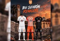 Adana 01 FK taraftarı heyecanlandırdı! Yeni formalar görücüye çıktı
