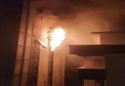 7 katlı plaza alevler içinde kaldı: Beykoz'da itfaiyenin zorlu mesaisi!