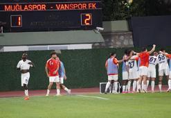 Vanspor son dakikada yıkıldı! Cevdet Göç taraftardan sabır istedi