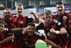 Eskişehirspor ilk maçında dağıttı! 10 kişi oynadı, 4 gol attı