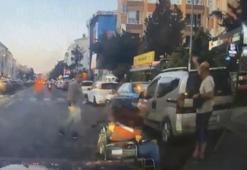 Tekerlekli sandalyedeki vatandaşın ayağına çarpan motosikletli yoluna devam etti