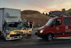 İtfaiye aracı ile kamyonun çarpıştığı kazada 1 kişi hayatını kaybetti