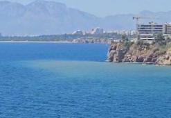 Antalya'da tedirginlik oluşturan olay! Falezlerde denizin rengi değişti, sebebi ortaya çıktı