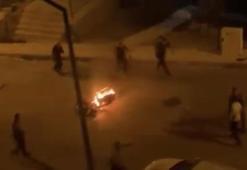 Sokak ortasında motosikletini ateşe verdi bağırıp çağırdı