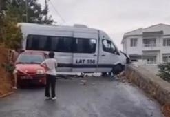 Okul servisi duvara çarptı şoför yaralandı