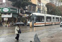 Eskişehir'de meteoroloji uyarı yaptı! Kuvvetli sağanak yağış etkili oldu