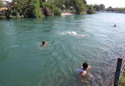 Adana'da tehlike sürüyor! Çocuklar serinlik için canlarını hiçe sayıyorlar