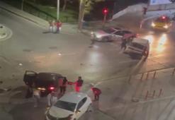 Sultangazi'de 3 araç birbirine girdi: 5 yaralı