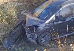 Yüksekova'da iki hafif ticari araç çarpıştı 4 kişi yaralandı
