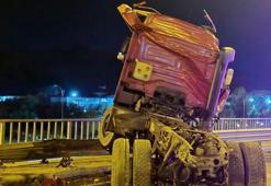 TIR ile 3 otomobilin karıştığı zincirleme kazada 1'i ağır 6 kişi yaralandı