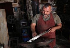 Boynuzdan sapını, çelikten gövdesini üretiyor: Konya'da her biri farklı desende üretiyor