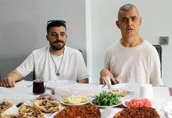 Yanlış iğneyle engelli kaldı, annesinin anısını yaşatmak için evini satıp dükkan açtı! Turuncu arabasıyla şehrin simgesi oldu!