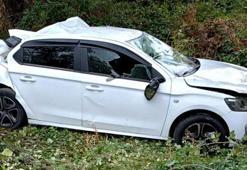 Kamyonet yol kenarından duran otomobile ve abi kardeşe çarptı