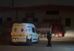 Makineye sıkışan işçi hayatını kaybetti