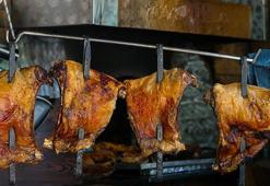 Denizli'de çatal-bıçak olmayan restoran: Her şey elle yeniyor! Kebap bitince dükkan kapanıyor, sadece erken gelen yetişiyor