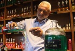 35 yıllık usta Sivas kokan kolonya üretti! Kolonyanın hikayesini duyan Sivas kalesini ziyaret ediyor