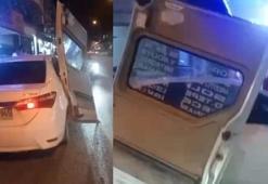 Kazada minibüsün kapısı otomobilde asılı kaldı