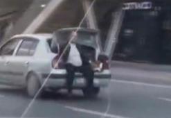 Otomobilin açık bagajında akıl almaz yolculuk