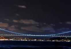3 Ekim Türk Dünyası Günü! Fatih Sultan Mehmet Köprüsü turkuaz renge büründü