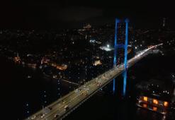 Boğaz'daki köprüler turkuaz renge büründü