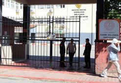 KPSS salonunda kilitli kaldı: Antalya'da ekipler güçlükle kurtardı