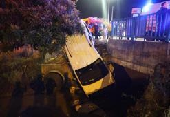 Adana’da şiddetli yağış! Otomobil sulama kanalına düştü