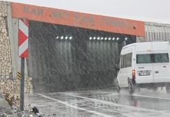 3 bin rakımlı Karabet Geçidi'nde kar başladı!