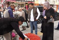 Van'da bu meyve yetişince 'kış geldi' diyorlar! Şifa kaynağı pahalı olunca bardakla satılmaya başlandı