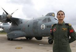 Gökyüzünde bir ilk: Adını tarihe yazdırdı! Donanmanın ilk kadın uçak pilotu oldu